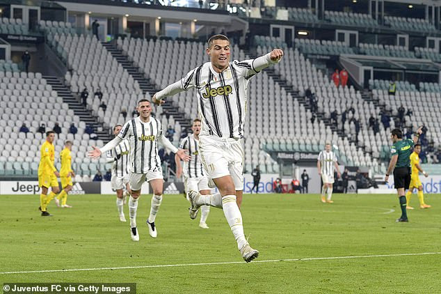 C.Ronaldo đã vươn lên đứng đầu danh sách ghi bàn ở Serie A với 8 bàn thắng.