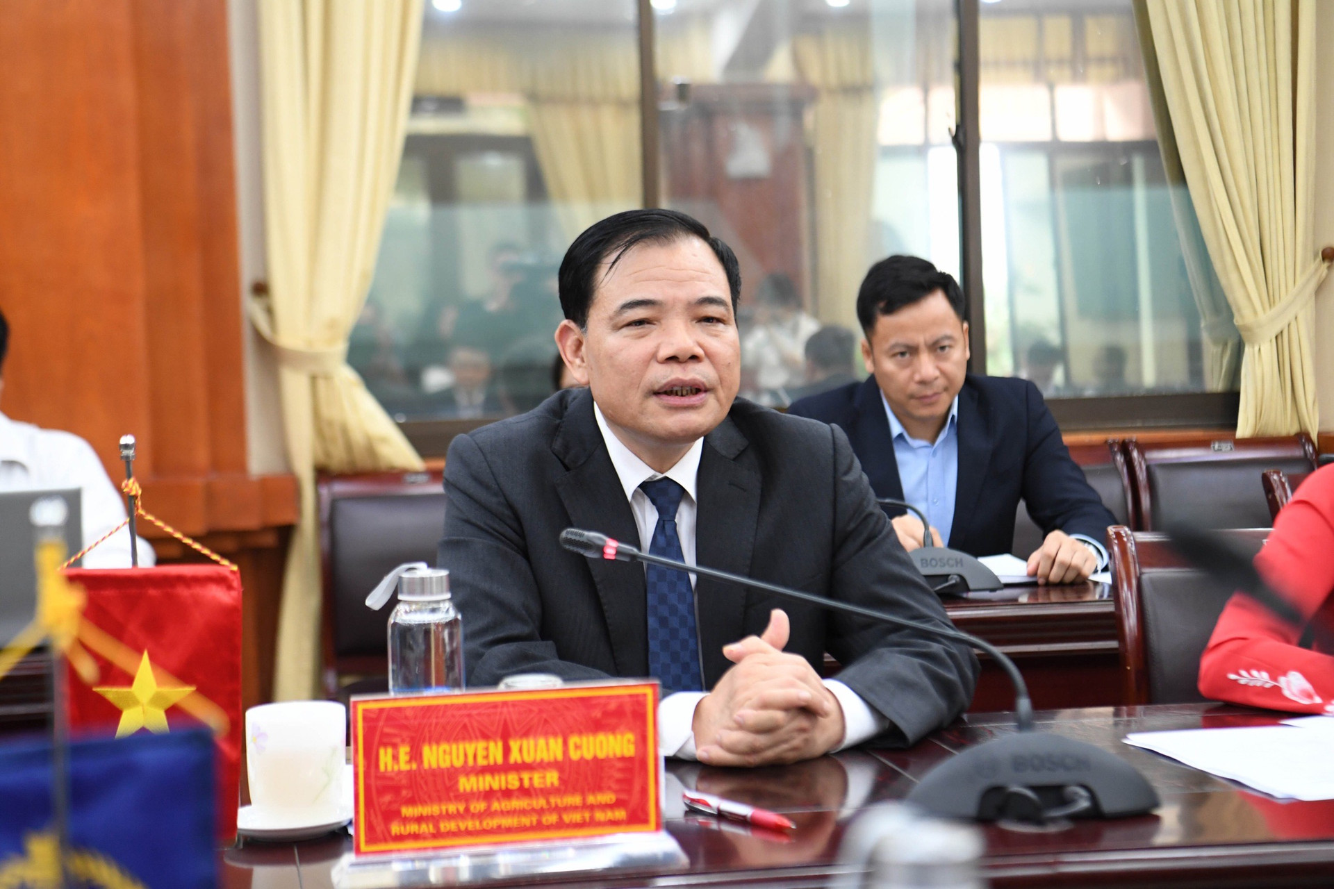 Bộ trưởng Nguyễn Xuân Cường đánh giá rất cao vai trò tiên phong của ADB trong việc phối hợp với Bộ Nông nghiệp và PTNT đề xuất Chính phủ những dự án khôi phục cơ sở hạ tầng bị ảnh hưởng do thiên tai tại Việt Nam.