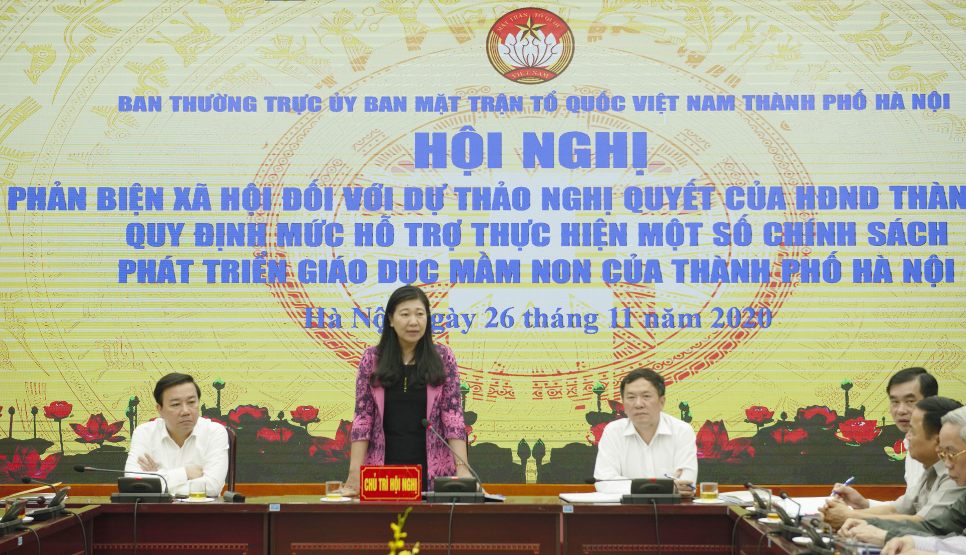 Bà Nguyễn Lan Hương, Chủ tịch UBMTTQ Thành phố Hà Nội phát biểu.