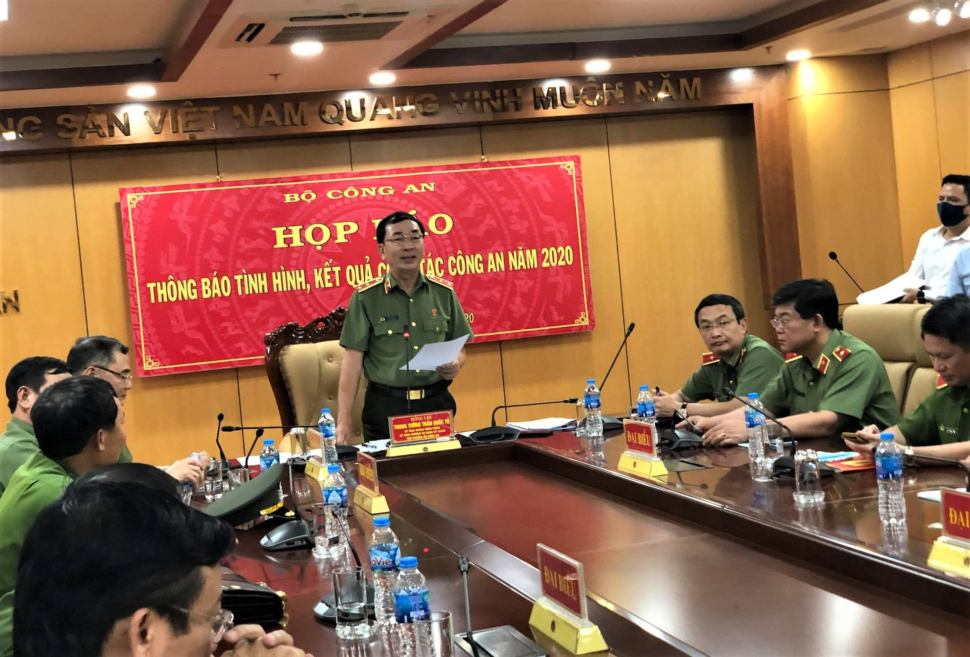 Trung tướng Trần Quốc Tỏ, Thứ trưởng Bộ Công an phát biểu kết luận tại buổi họp báo (Ảnh: Hồng Phúc).