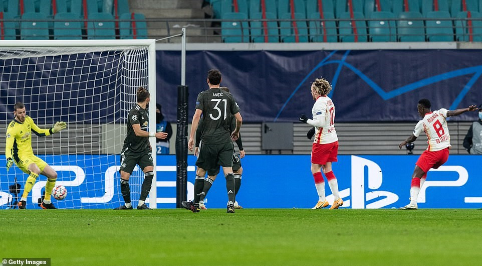 Đến phút 13, đội bóng Đức nhân đôi cách biệt... (Nguồn: Getty Images).