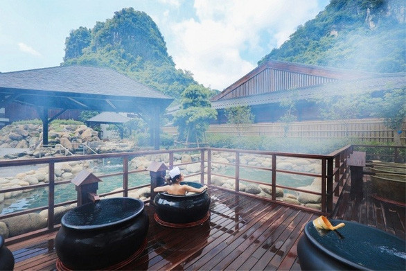 Tổ hợp nghỉ dưỡng suối nước nóng phong cách Nhật Bản Yoko Onsen Quang Hanh, TP Cẩm Phả góp phần xóa đi yếu điểm du lịch mùa vụ của Quảng Ninh - Ảnh: HÙNG SƠN