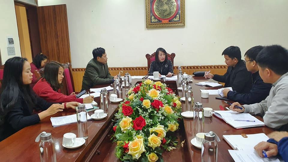 Giám đốc Sở Nội vụ Hà Tĩnh Phan Thị Tố Hoa trả lời các câu hỏi của các phong viên.