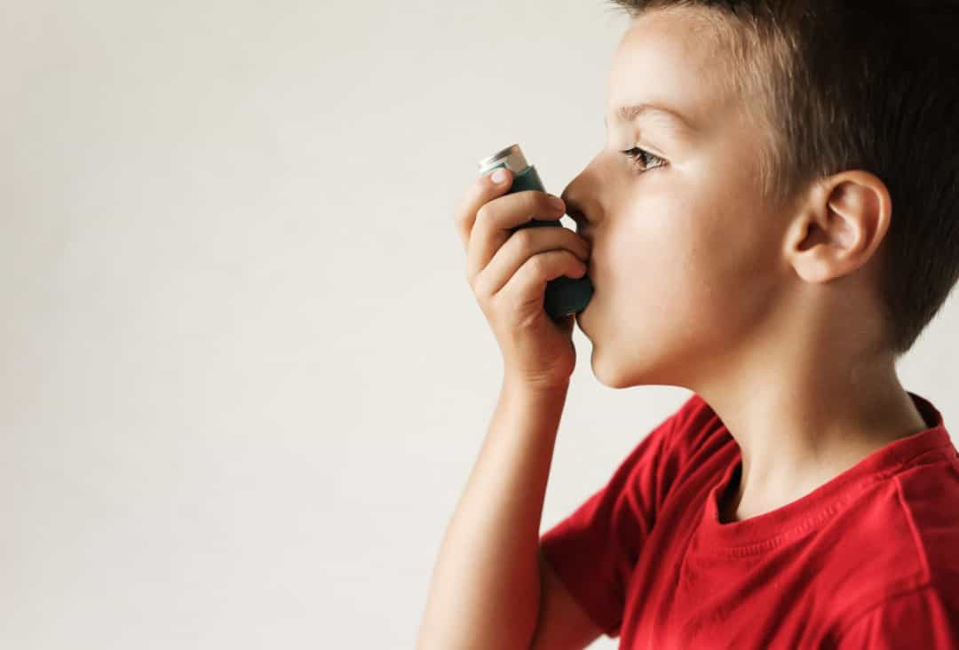 Thở khò khè - Khò khè không phải nghe rõ, vì vậy nếu con bạn đang thở khò khè, đưa họ đến bác sĩ ngay lập tức.