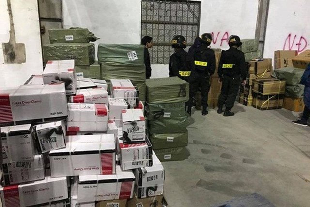 Cảnh sát bắt giữ nhiều lô hàng buôn lậu khủng do Chấp cầm đầu, thực hiện nhiều năm.
