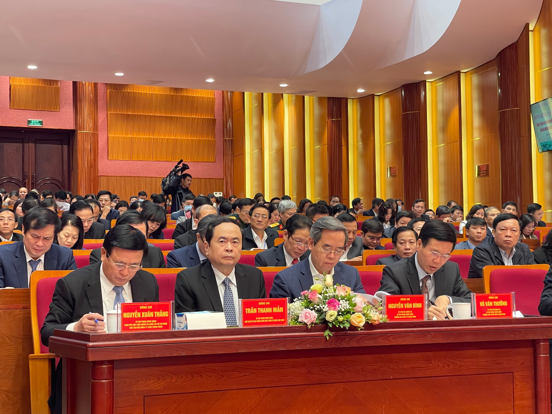 Bí thư Trung ương Đảng, Chủ tịch Ủy ban Trung ương Mặt trận Tổ quốc Việt Nam Trần Thanh Mẫn cùng các đại biểu dự Hội nghị.
