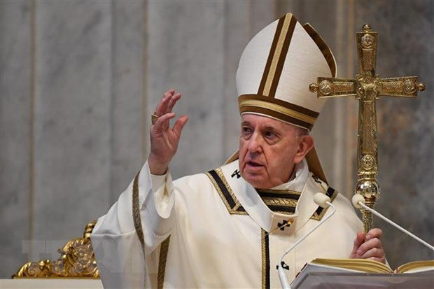 Giáo hoàng Francis cử hành thánh lễ Phục sinh tại Thánh đường St. Peter ở Vatican ngày 12/4/2020. (Ảnh: AFP/TTXVN).