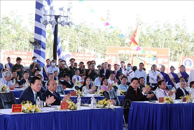 Thủ tướng Nguyễn Xuân Phúc cùng các đại biểu dự lễ khởi công. Ảnh: Thống Nhất/TTXVN.