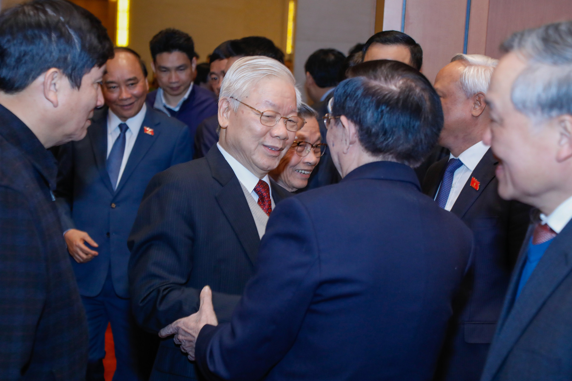Tổng Bí thư, Chủ tịch nước Nguyễn Phú Trọng trò chuyện với các đại biểu dự gặp mặt-Ảnh: Quang Vinh