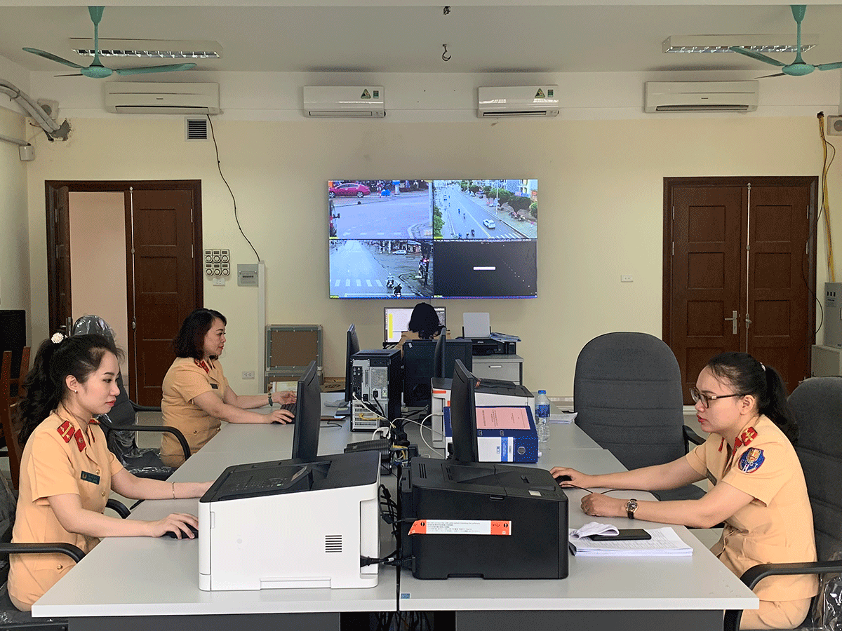 Công an tỉnh Quảng Ninh theo dõi phương tiện tham gia giao thông thông qua hệ thống Camera.