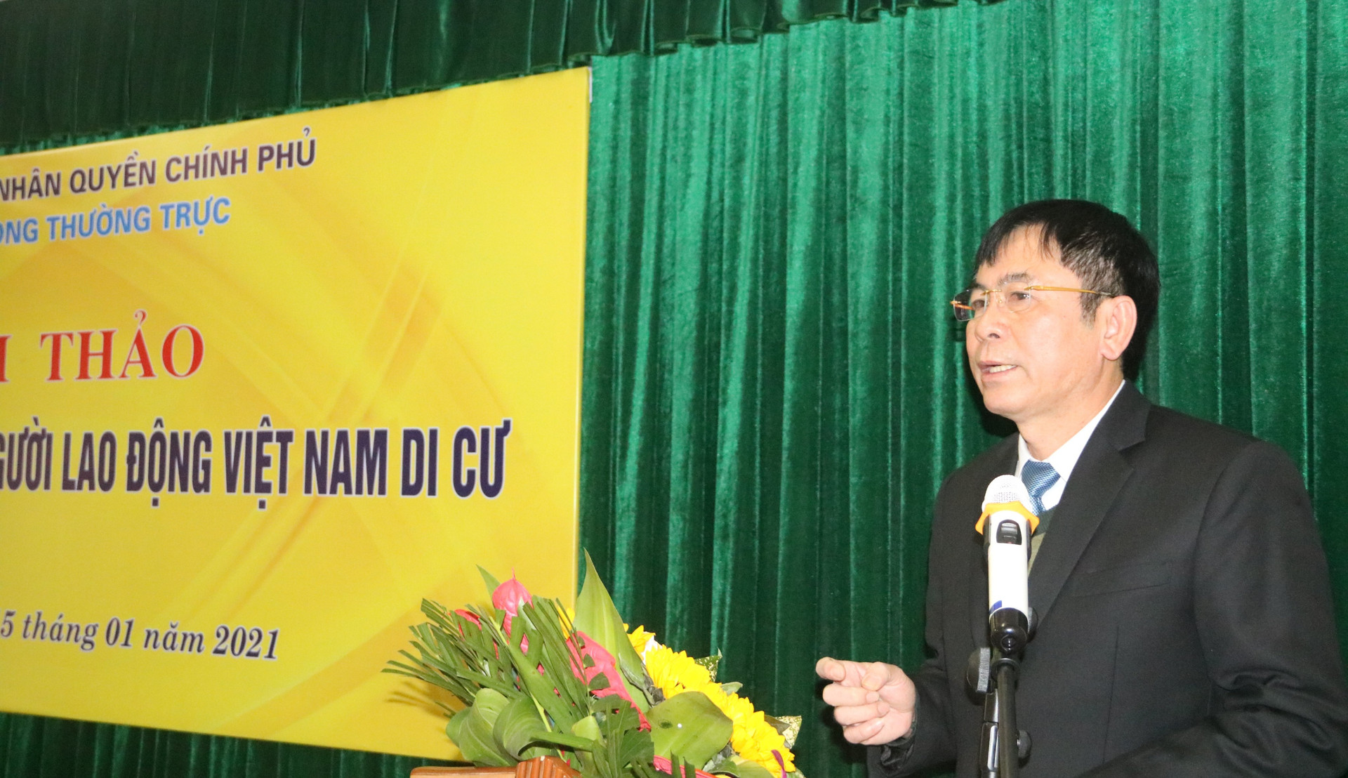 TS. Nguyễn Văn Kỷ, Phó Chánh Văn phòng Nhân quyền phát biểu tại hội thảo 