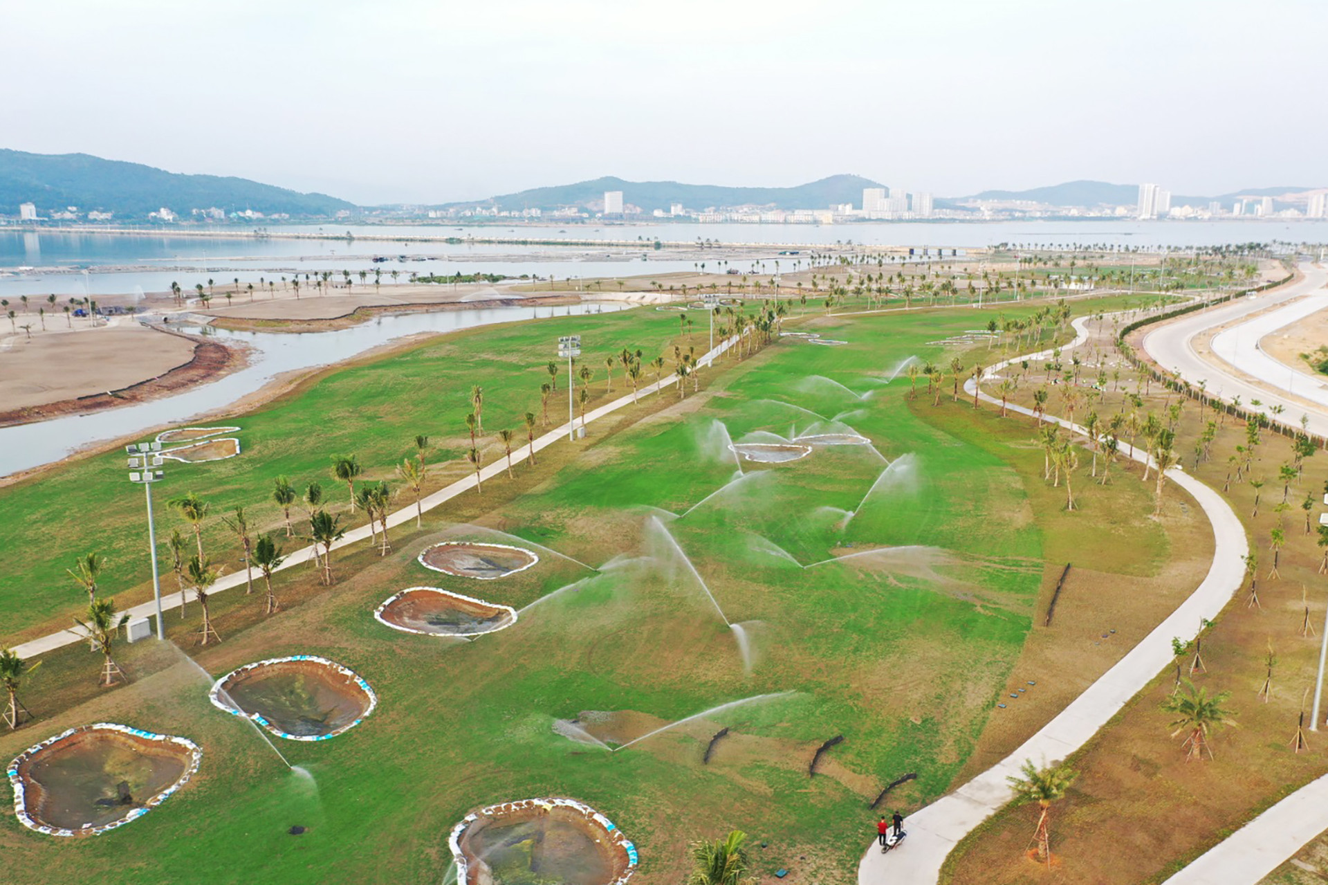 Sân golf Tuần Châu được thiết kế đẹp mắt. Ảnh: Đỗ Phương