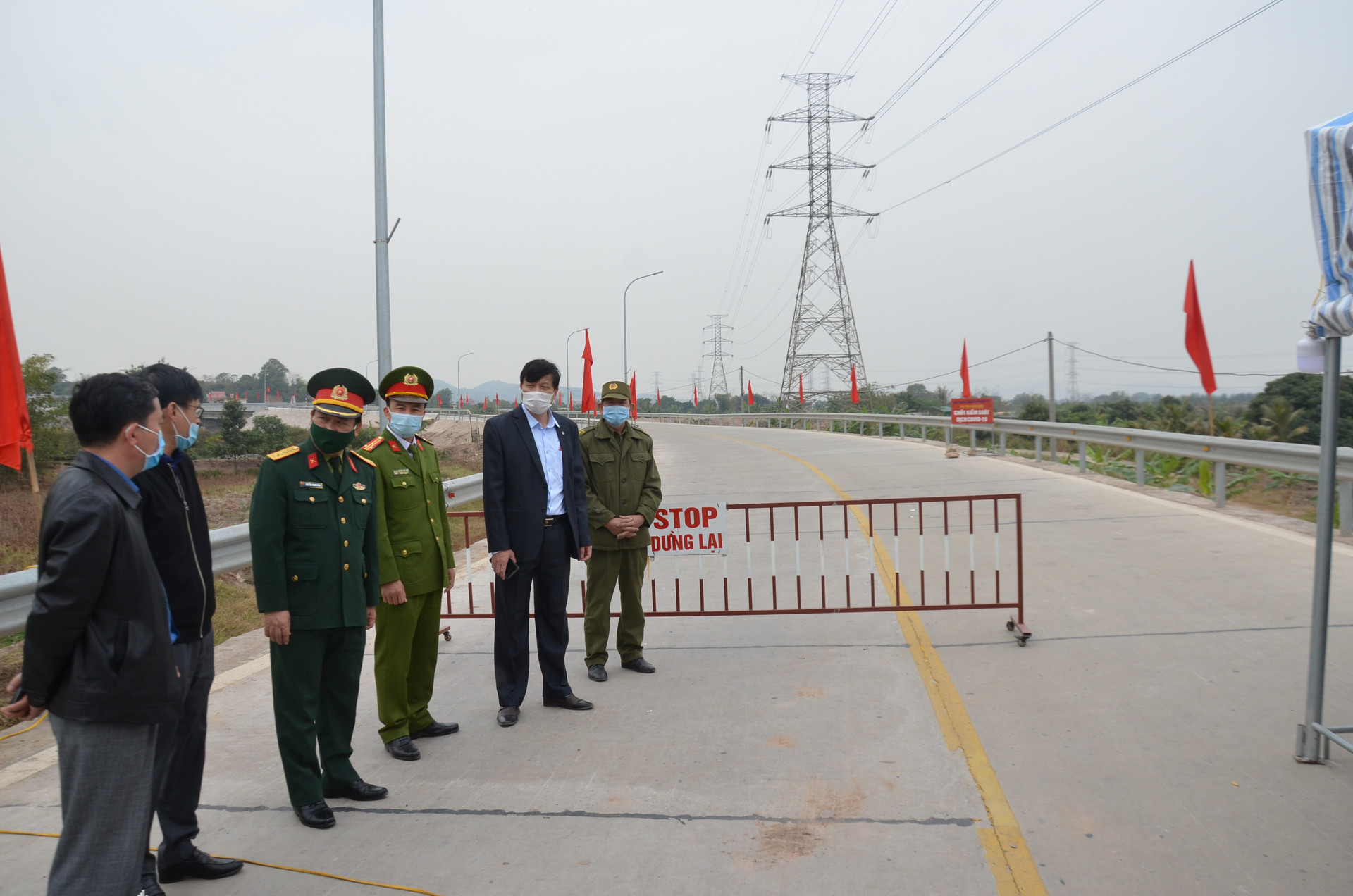 UBND tỉnh Quảng Ninh đã cử Tổ công tác phản ứng nhanh đến TX Đông Triều để hỗ trợ Ban Chỉ đạo phòng, chống dịch Covid-19 