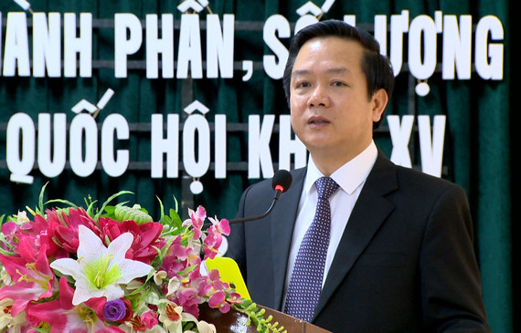 Ông Bùi Quang Ngọc, Chủ tịch UBND tỉnh Ninh Bình phát biểu tại hội nghị.