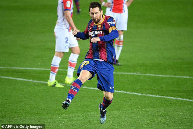Lionel Messi khép lại tỷ số 2-0 cho Barcelona ở cuối hiệp 1.