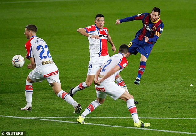 Giống như Trincao, Messi cũng để lại dấu ấn với cú đúp vào lưới Alaves.