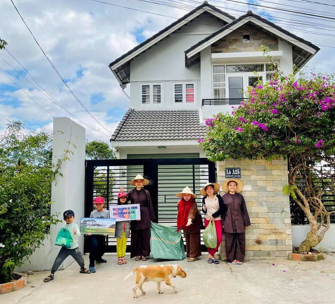 Gia đình chị Diễm sống tại Đà Lạt mỗi khi về Việt Nam. Trong ảnh các thành viên trong gia đình chị 