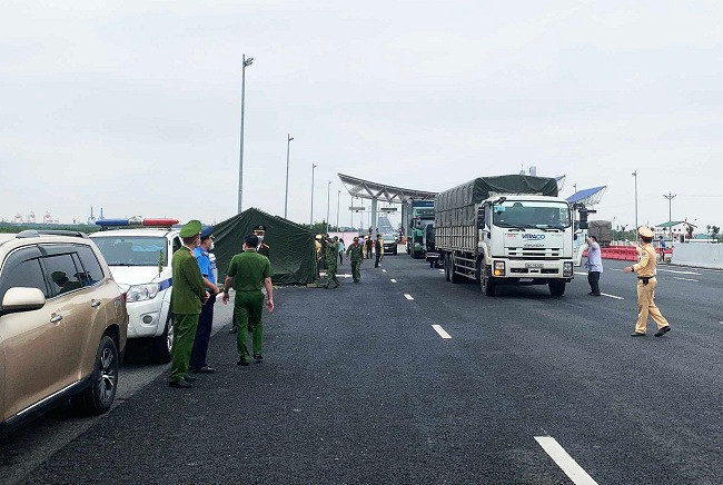 Chốt kiểm soát người, phương tiện xe cơ giới vào Quảng Ninh tại Trạm thu phí BOT cầu Bạch Đằng. Ảnh: Công thông tin điện tử tỉnh Quảng Ninh