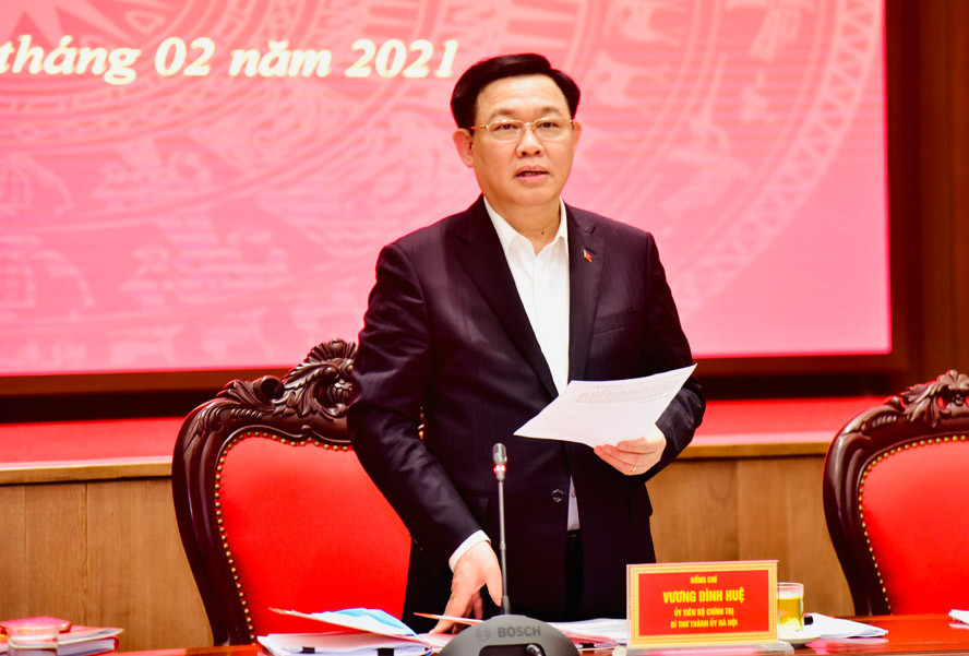 Bí thư Thành ủy Hà Nội Vương Đình Huệ phát biểu tại cuộc họp