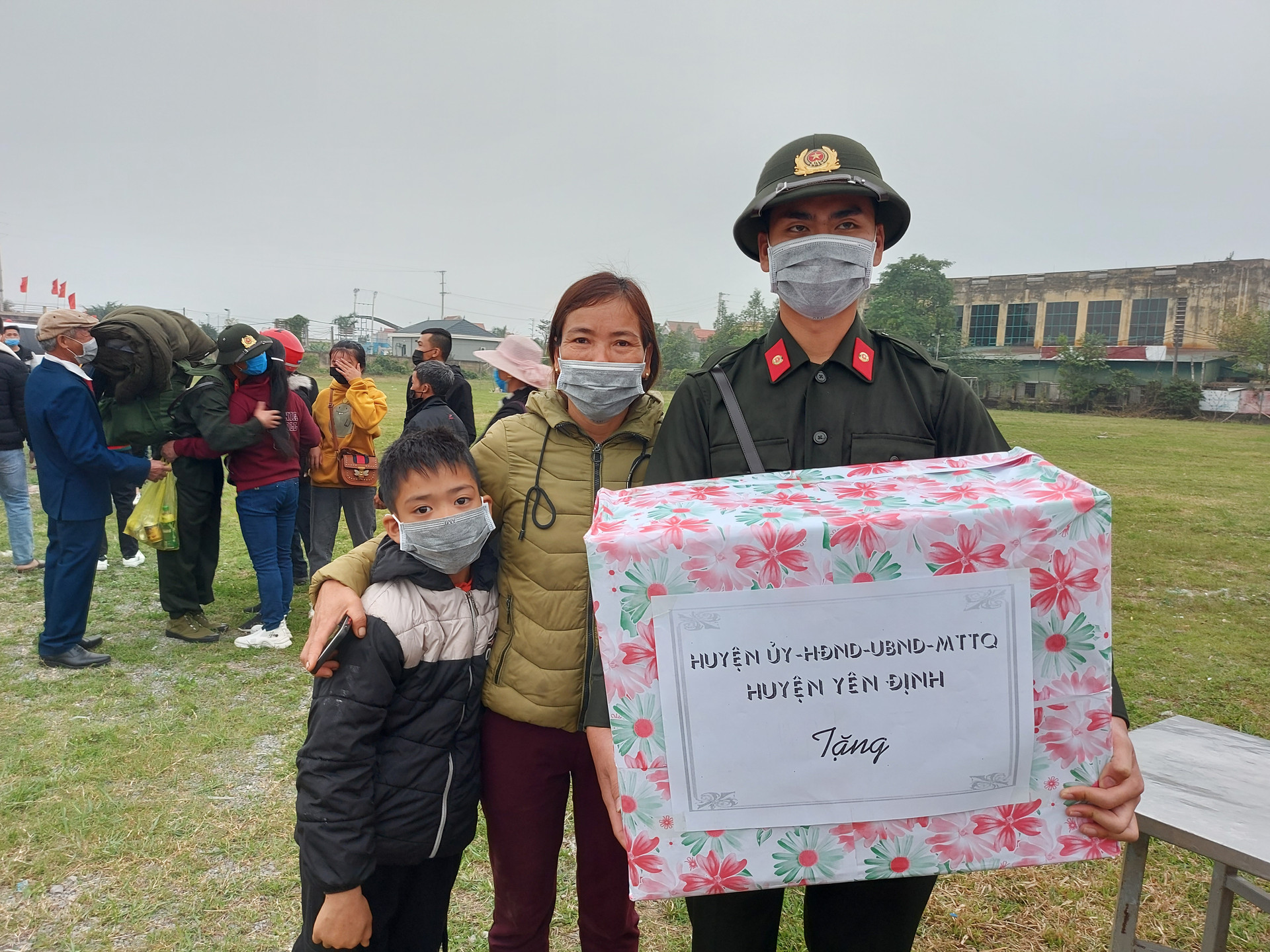 Cô Nguyễn Thị Thu Hà, mẹ của chiến sĩ Lê Nguyễn Văn Trường tin tưởng, môi trường quân đội sẽ giúp con trai trưởng thành hơn