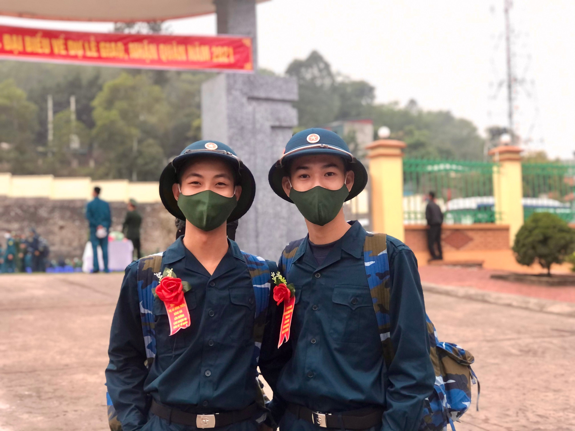 Đôi bạn tân binh Nguyễn Thái Bảo và Vũ Minh Diệu ( trú xã Việt Dân, TX Đông Triều)