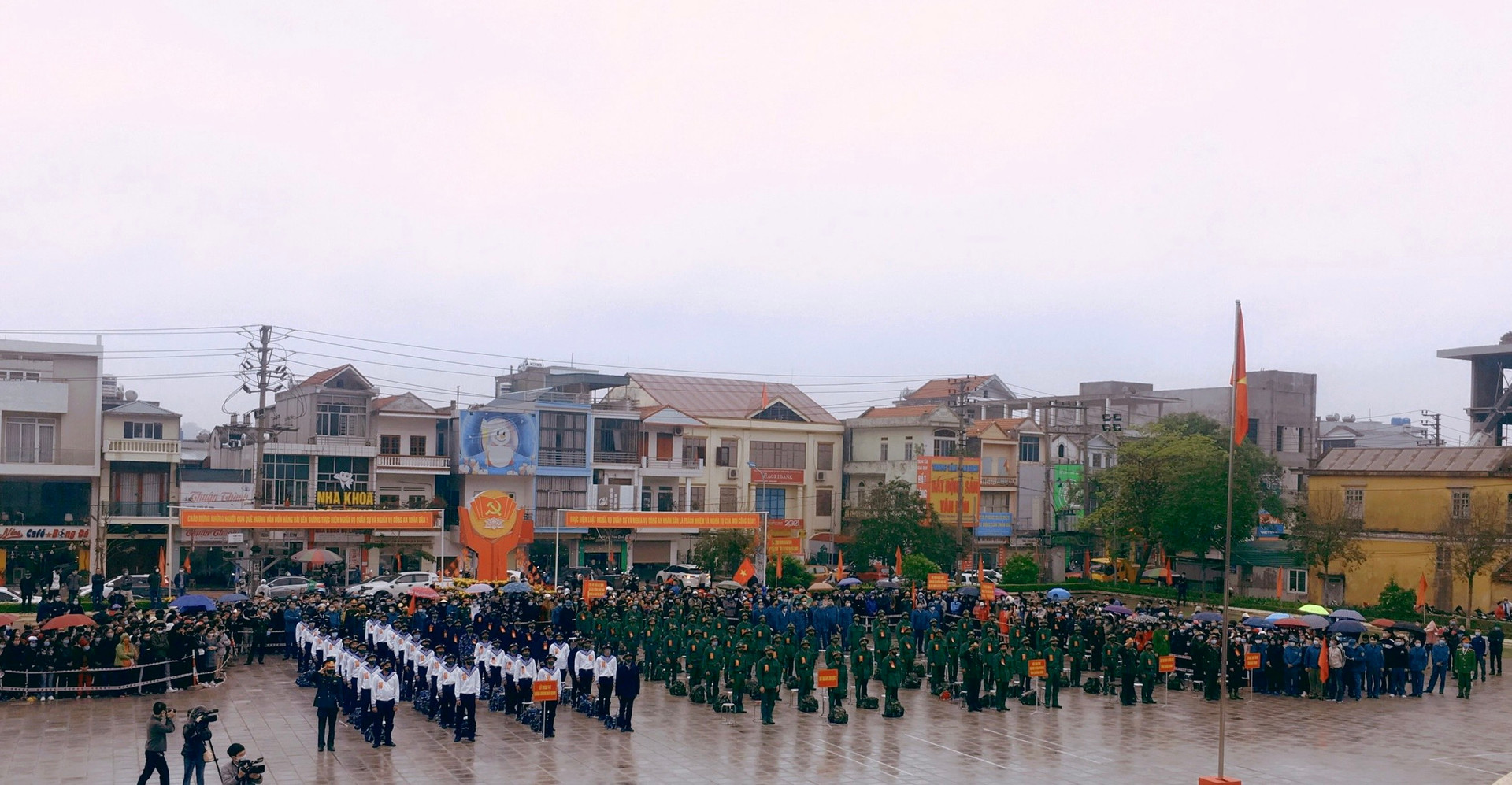 Ngày hội tòng quân ở huyện Vân Đồn được tổ chức tại 