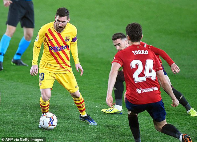 Messi tỏa sáng với cú đúp kiến tạo để Jordi Alba và Moriba ghi bàn giúp Barcelona đánh bại Osasuna.