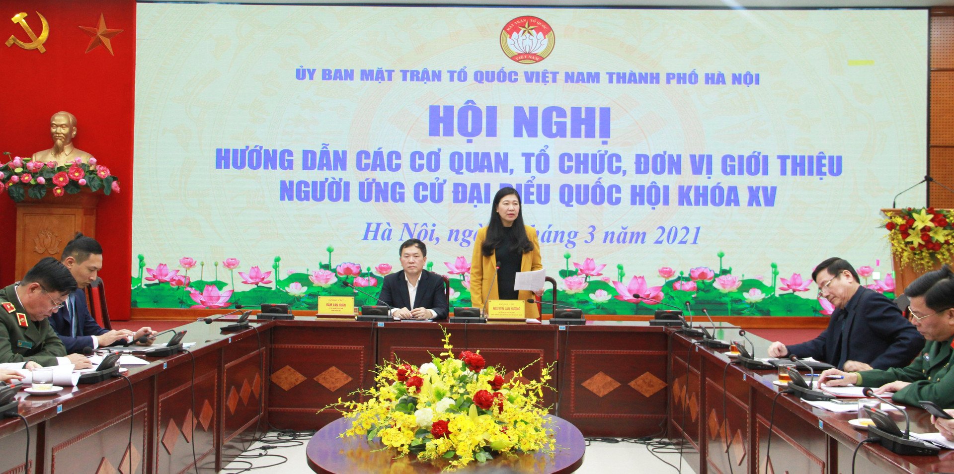 Bà Nguyễn Lan Hương, Chủ tịch UBMTTQ thành phố Hà Nội phát biểu tại hội nghị.