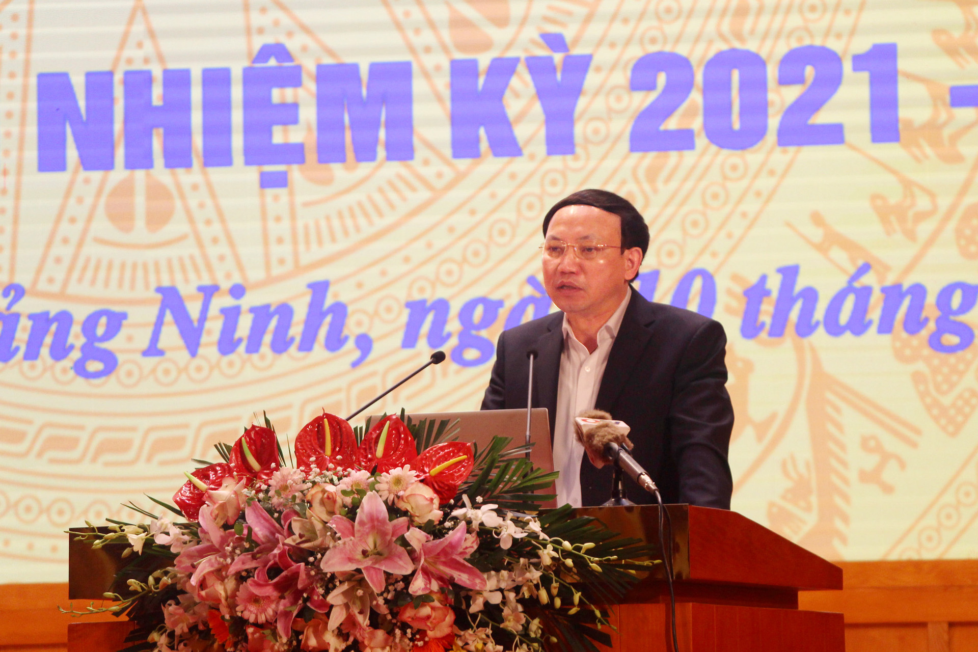 Ông  Nguyễn Xuân Ký, Ủy viên BCH Trung ương Đảng, Bí thư Tỉnh ủy, Chủ tịch HĐND tỉnh, phát biểu khai mạc hội nghị.