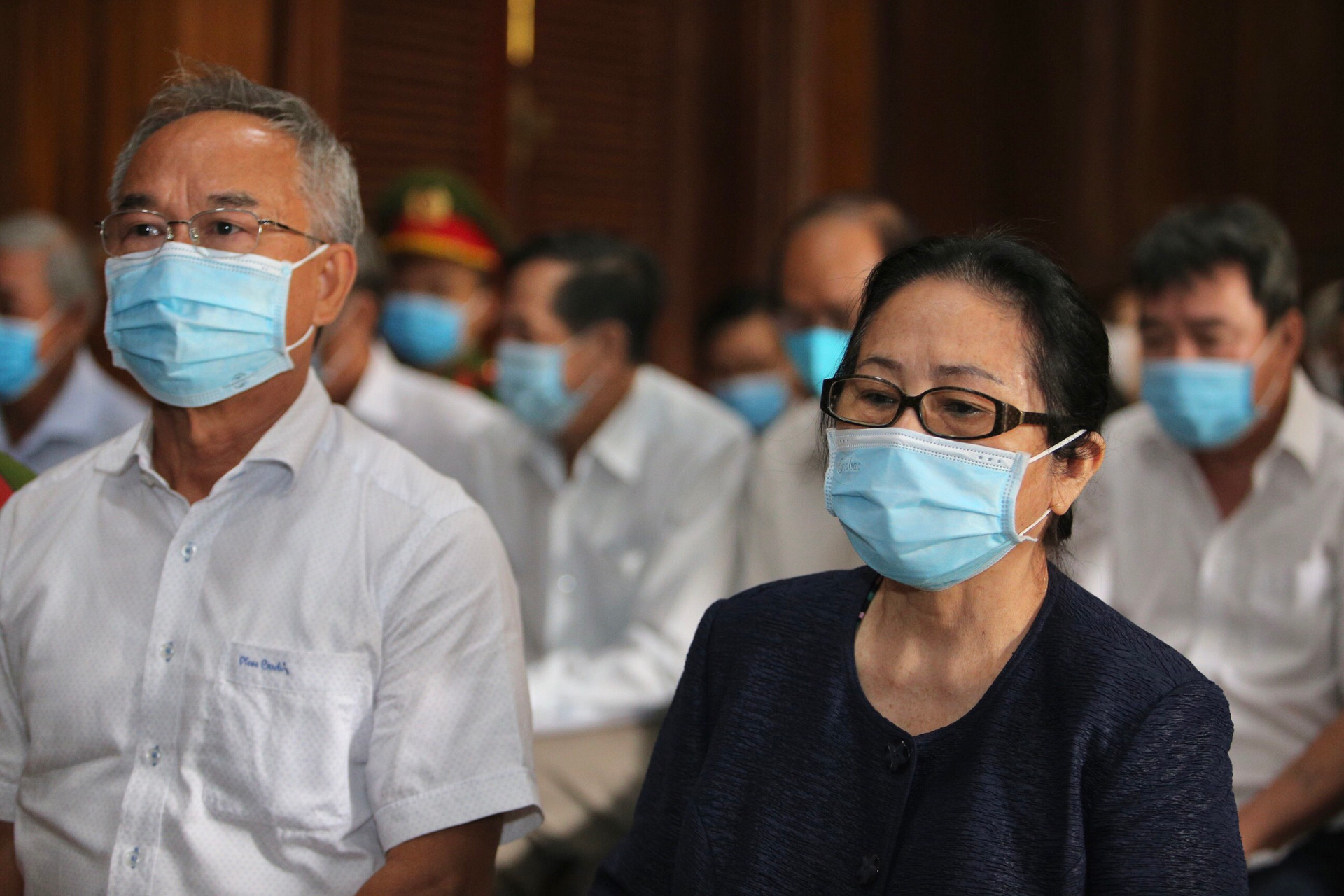 Nữ đại gia Bạch Diệp cùng cựu Phó Chủ tịch UBND TP HCM Nguyễn Thành Tài tại tòa.