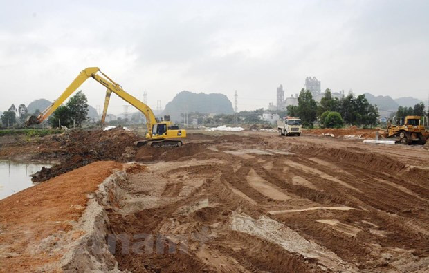 Các nhà thầu đang tiến thoái lưỡng nan khi gặp khó khăn về nguồn vật liệu xây dựng dự án cao tốc Bắc-Nam. (Ảnh: Việt Hùng/Vietnam+).