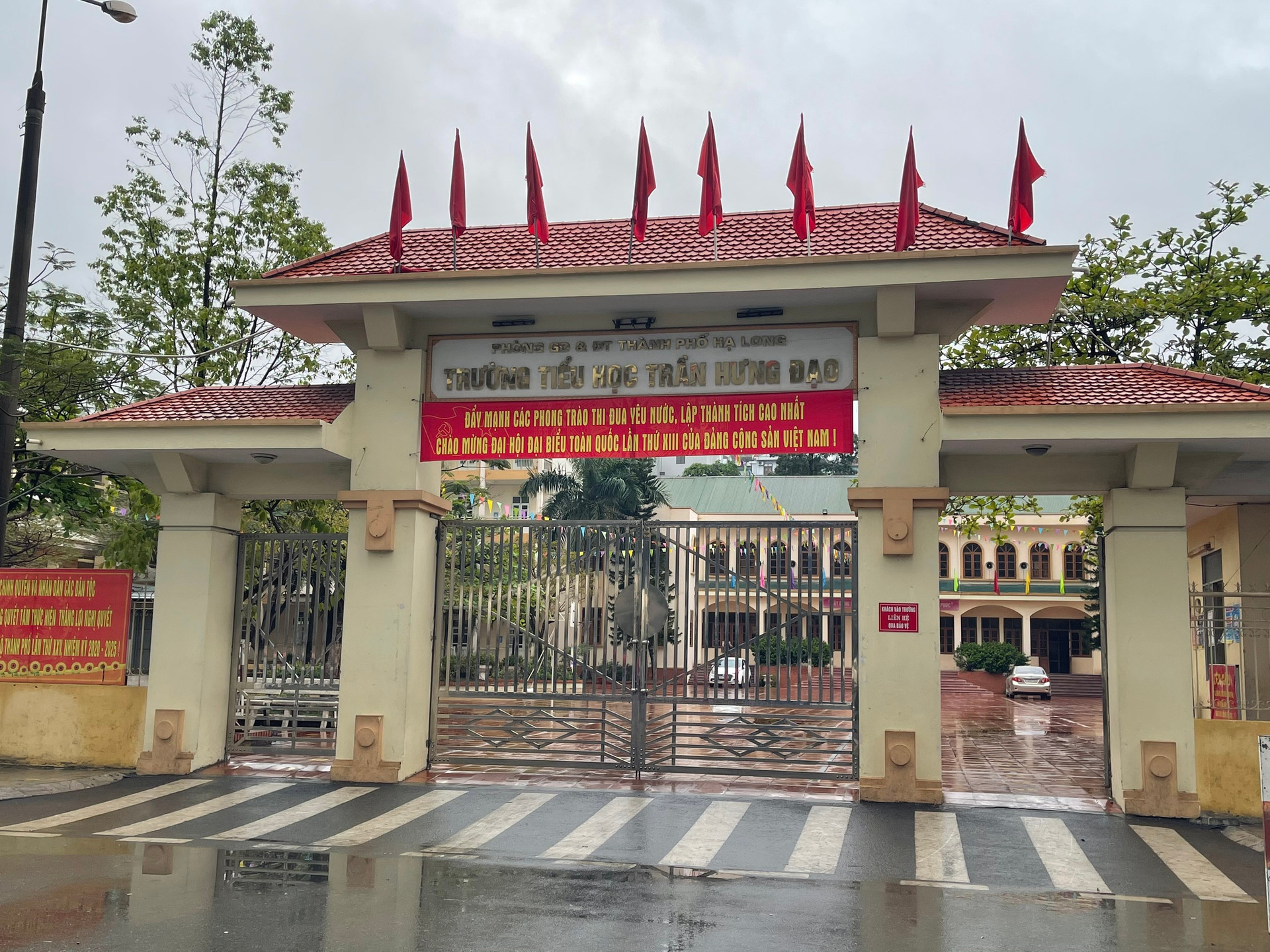 Trường Tiểu học Trần Hưng Đạo đã cho toàn bộ học sinh nghỉ học và thực hiện học trực tuyến tại nhà từ ngày 26/3.