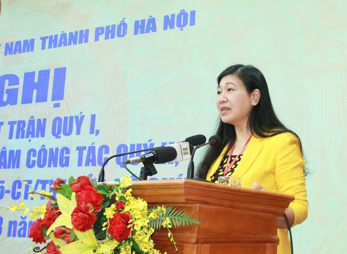 Bà Nguyễn Lan Hương, Chủ tịch UBMTTQ thành phố Hà Nội phát biểu tại hội nghị.