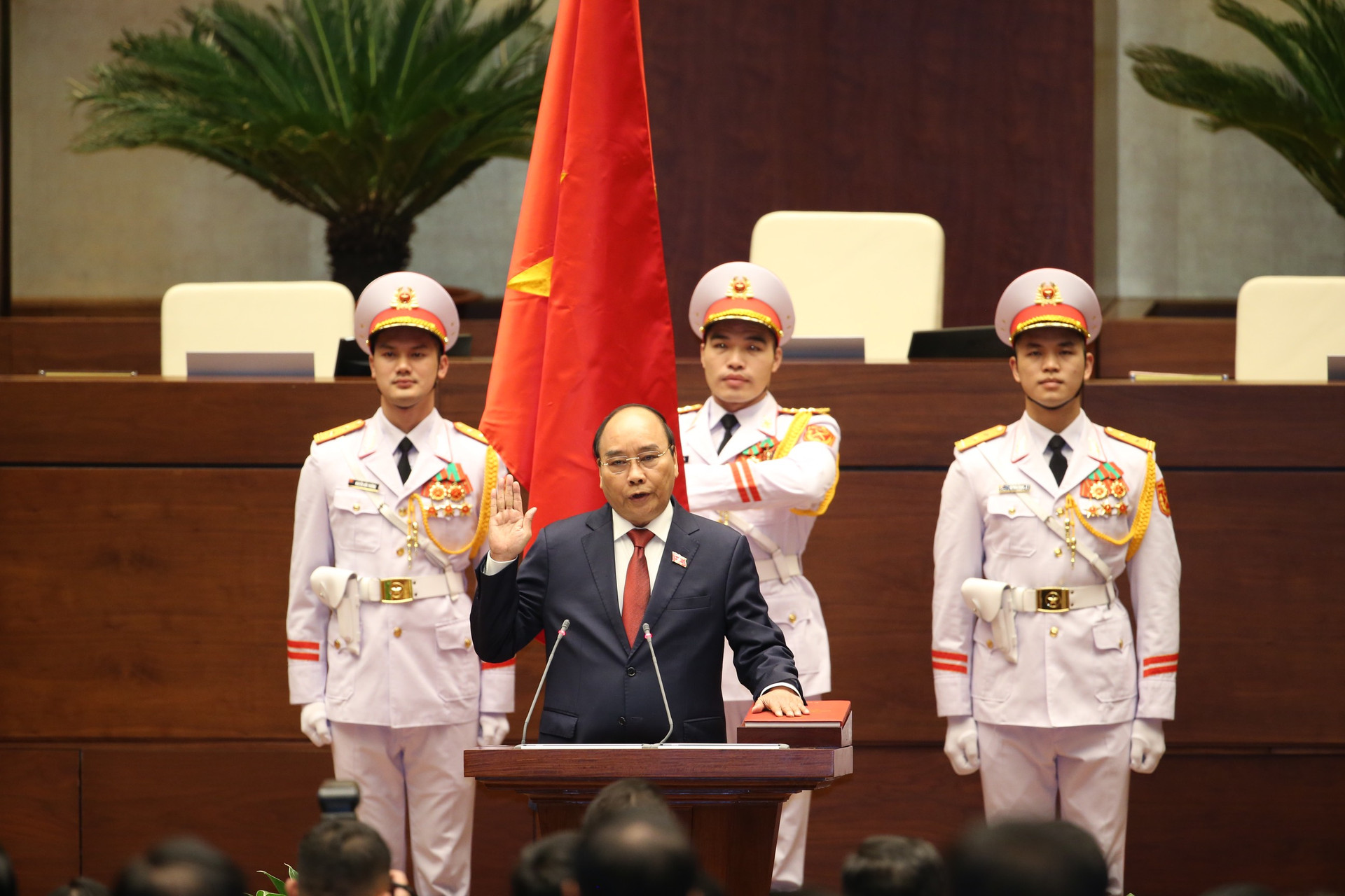 Tân Chủ tịch nước Nguyễn Xuân Phúc tuyên thệ nhậm chức- Ảnh: Quang Vinh