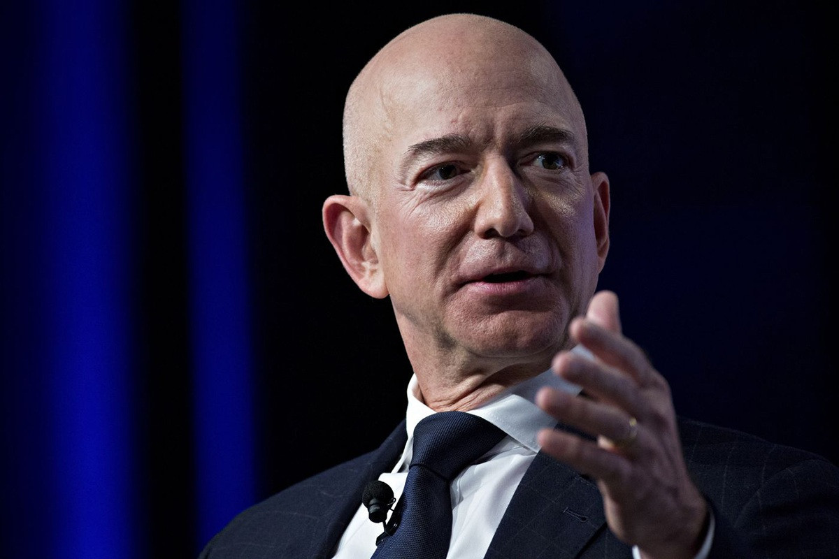 Jeff Bezos tiếp tục là người giàu nhất thế giới trong năm thứ 4 liên tiếp (Ảnh: Bloomberg).