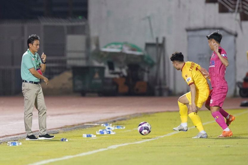 Sài Gòn FC của Phạm Văn Phong và Cao Văn Triền có chiến thắng quan trọng để tạm thoát qua khủng hoảng.