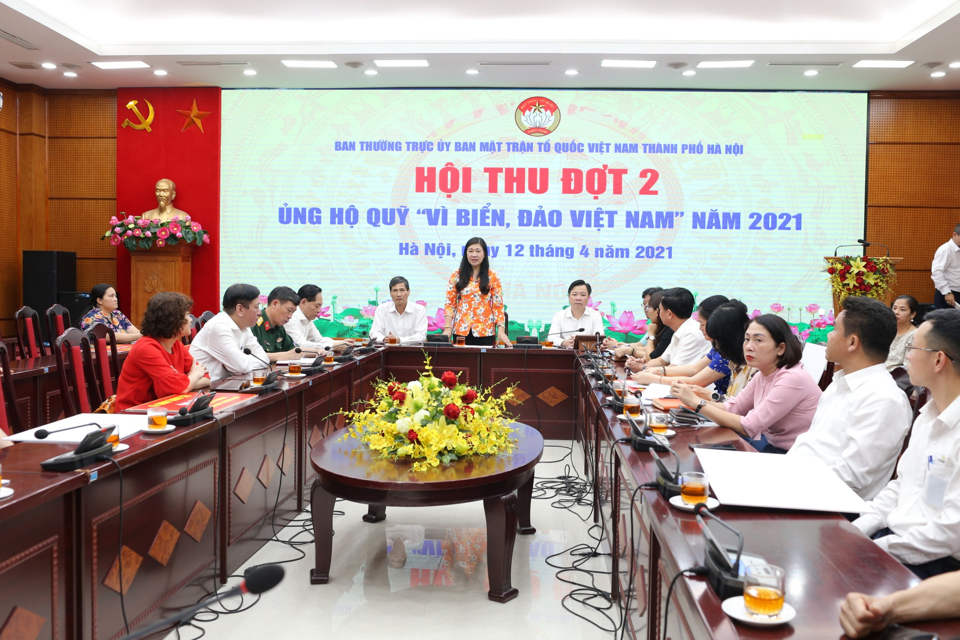 Chủ tịch Ủy ban MTTQ thành phố Hà Nội Nguyễn Lan Hương phát biểu tại hội nghị. 