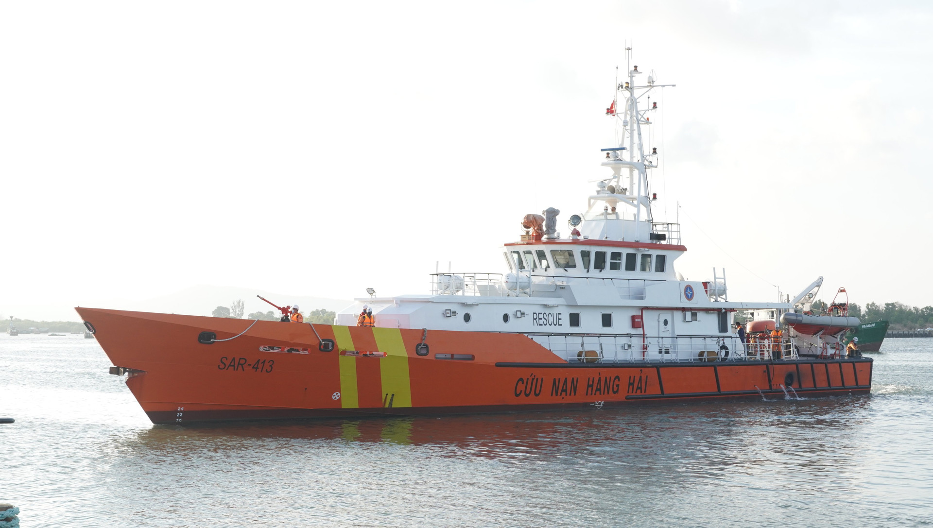 Tàu Sar 413 đã cập cảng an toàn và bàn giao toàn bộ thuyền viên được cứu cho các cơ quan chức năng.