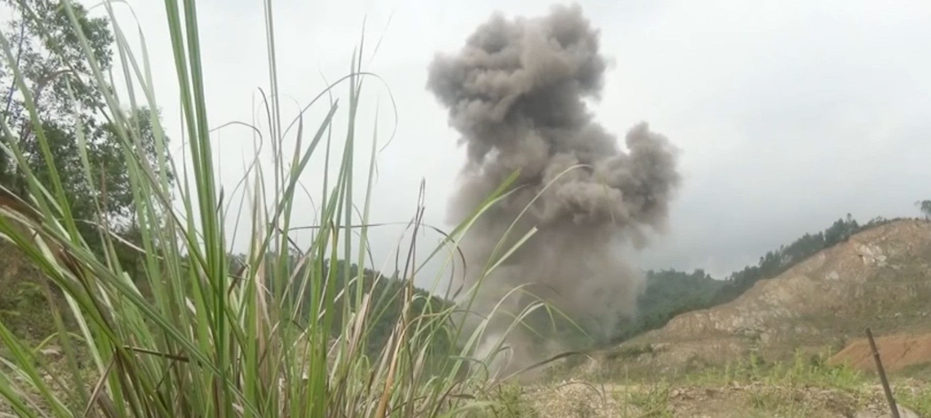 Lực lượng chức năng tỉnh Thanh Hóa phá nổ quả bom nặng 340kg an toàn.