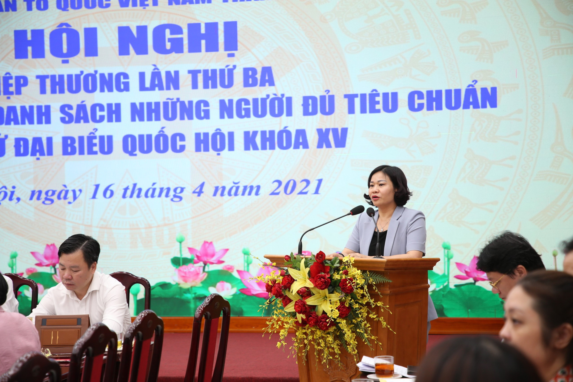 Bà Nguyễn Thị Tuyến, Ủy viên Trung ương Đảng, Phó Bí thư Thường trực Thành ủy phát biểu tại hội nghị.