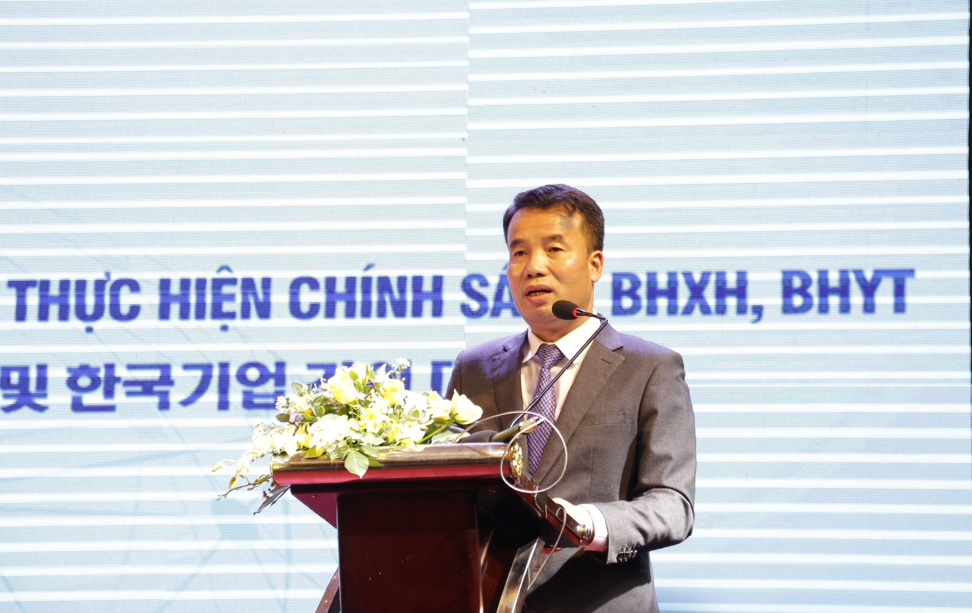 Tổng giám đốc BHXH Việt Nam Nguyễn Thế Mạnh phát biểu tại buổi đối thoại với doanh nghiệp Hàn Quốc.
