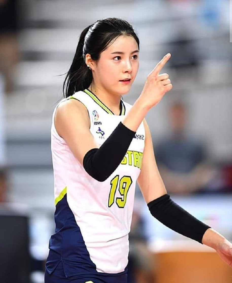 Cô từng cùng đội tuyển bóng chuyền nữ Hàn Quốc giành huy chương vàng ASIAD 2014, huy chương bạc tại Asian Women's Cup Volleyball Championship 2014... Bên cạnh đó là hàng loạt giải thưởng khác.