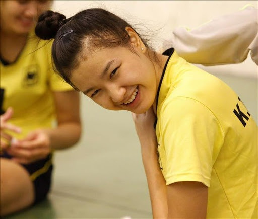 Cô có thể chơi tốt cả ở vị trí chủ công lẫn phụ công. Ngoài tài năng, Kim Thanh sở hữu gương mặt xinh như thiên thần, với nụ cười đốn tim.