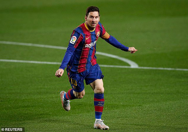 Messi hoàn tất cú đúp giúp Barcelona dẫn 3-1 sau hiệp 1.