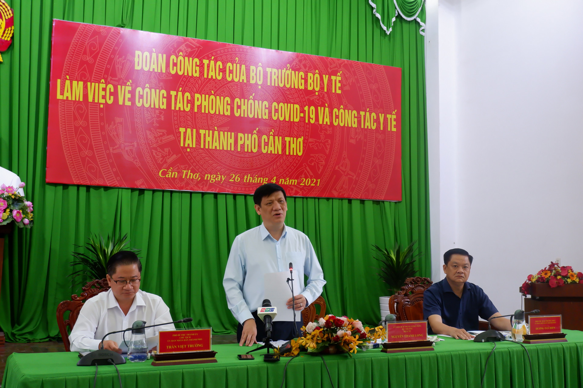 Bộ Trưởng Bộ Y tế Nguyễn Thanh Long phát biểu chỉ đạo tại buổi làm việc