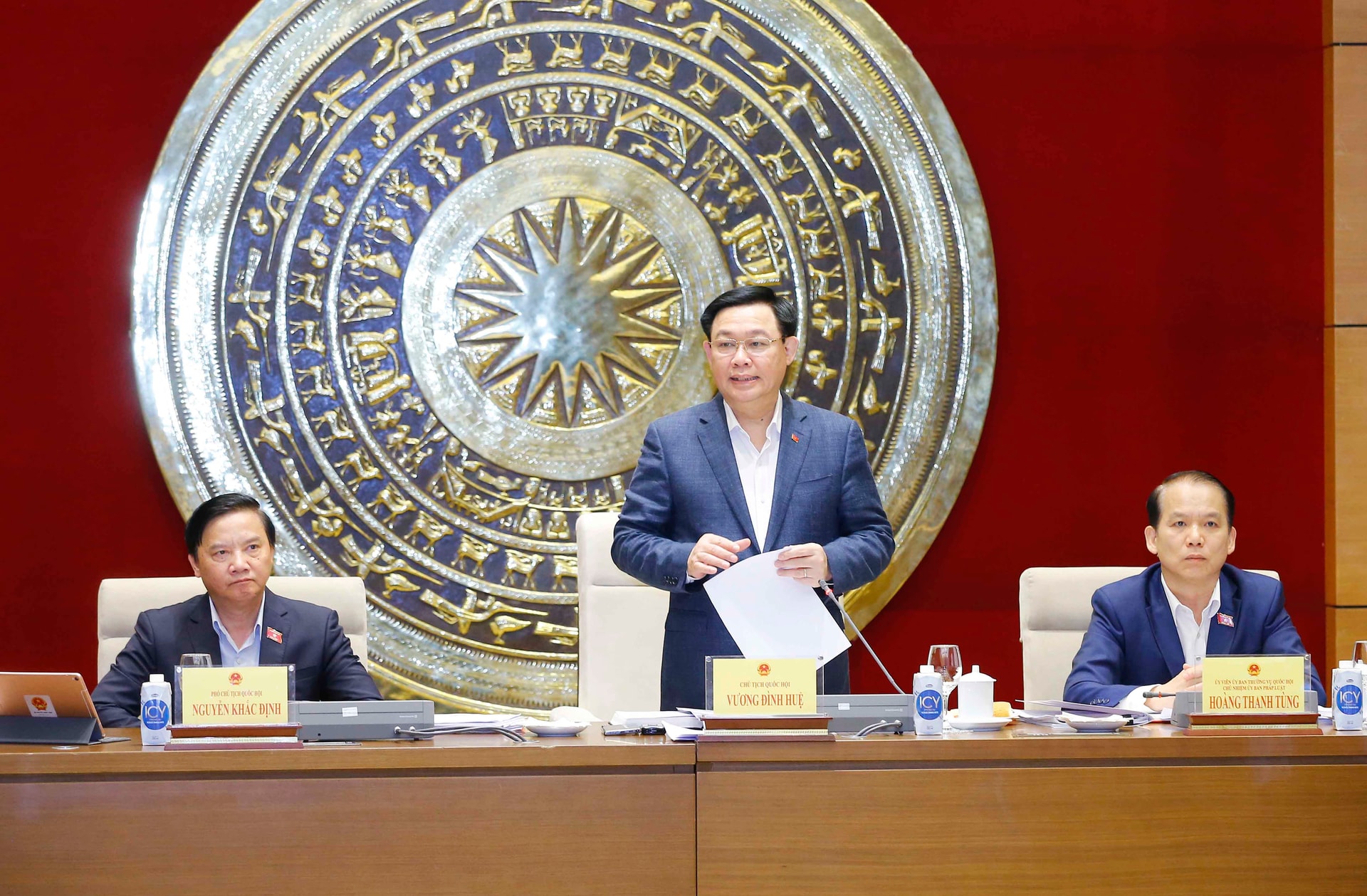 Chủ tịch Quốc hội Vương Đình Huệ phát biểu tại cuộc họp