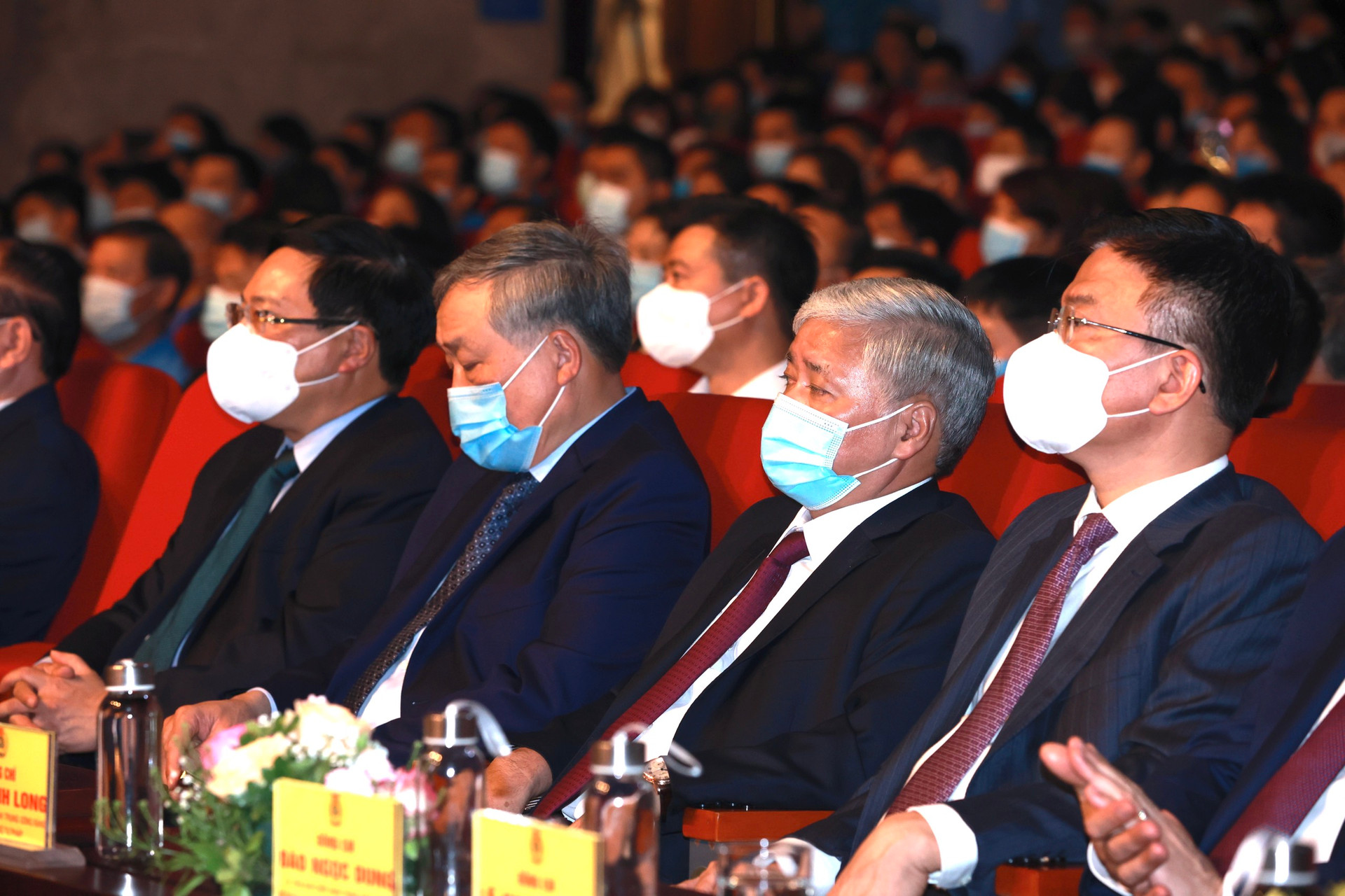Các đại biểu tham dự hội nghị. 