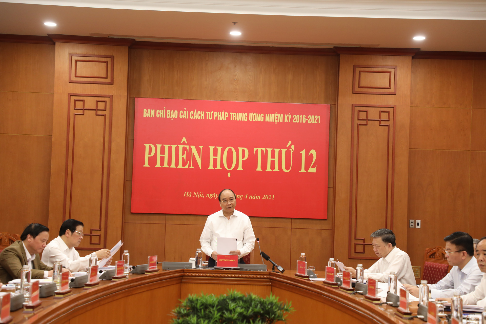 Chủ tịch nước Nguyễn Xuân Phúc phát biểu tại cuộc họp