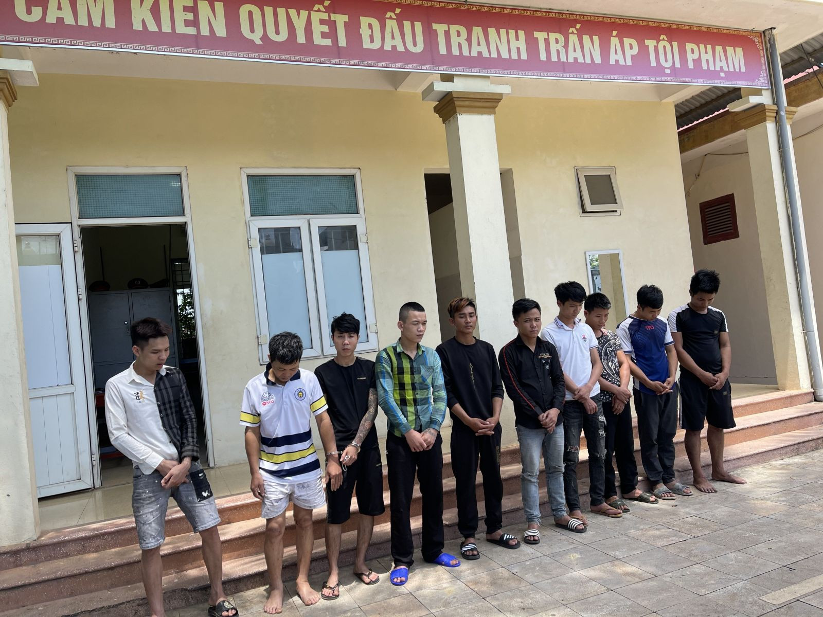 Các thanh niên sử dụng, tàng trữ trái phép chất ma túy tại xóm trọ ở huyện Trriệu Sơn (Thanh Hóa).