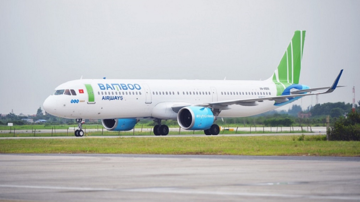 Máy bay của hãng hàng không Bamboo Airways hạ cánh xuống sân bay Cát Bi, Hải Phòng.